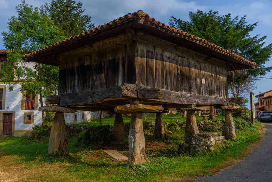 Principado de Asturias 083 - panera.jpg